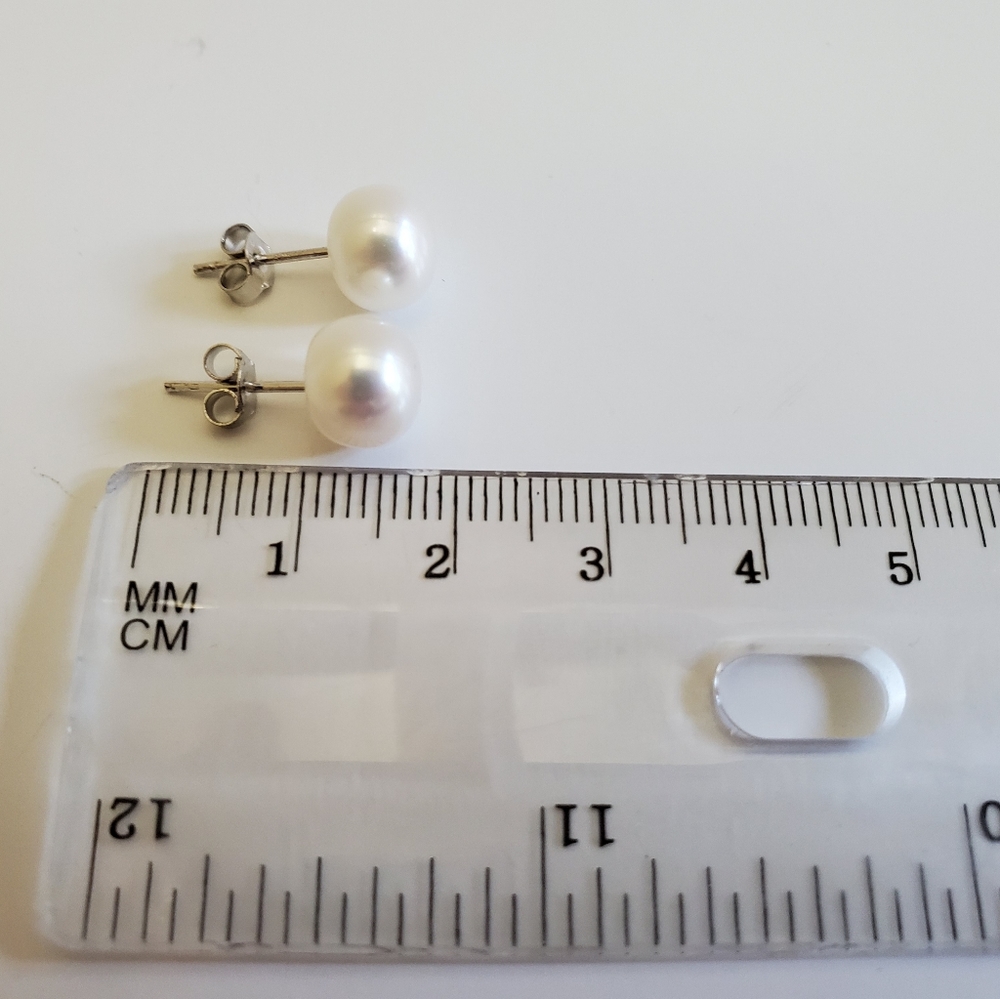 Women's Cultured Freshwater Pearl Stud Earrings - Picture 4 of 6